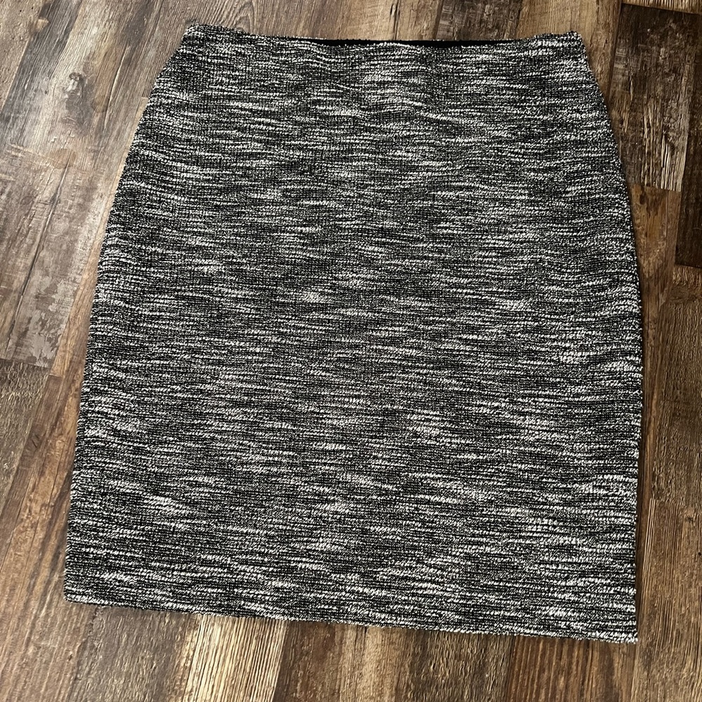 Ann Taylor pull-on pencil skirt